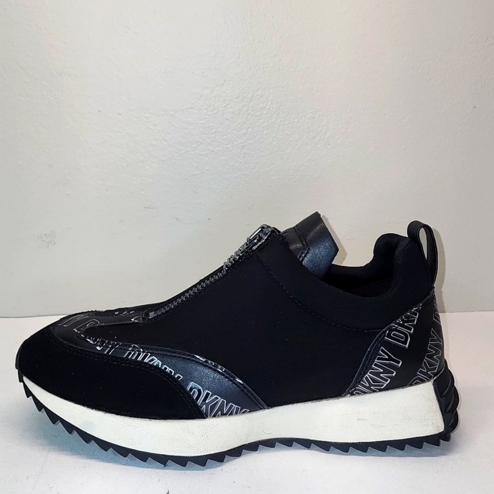 DKNY. Black sneakers size 9.5 nwob